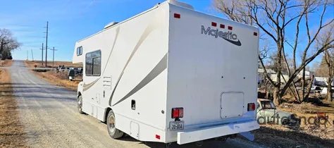 2017 Ford Econoline E350 Super Duty Cutaway Van z USA, uszkodzony, nr VIN 1FDWE3FS2HDC37126